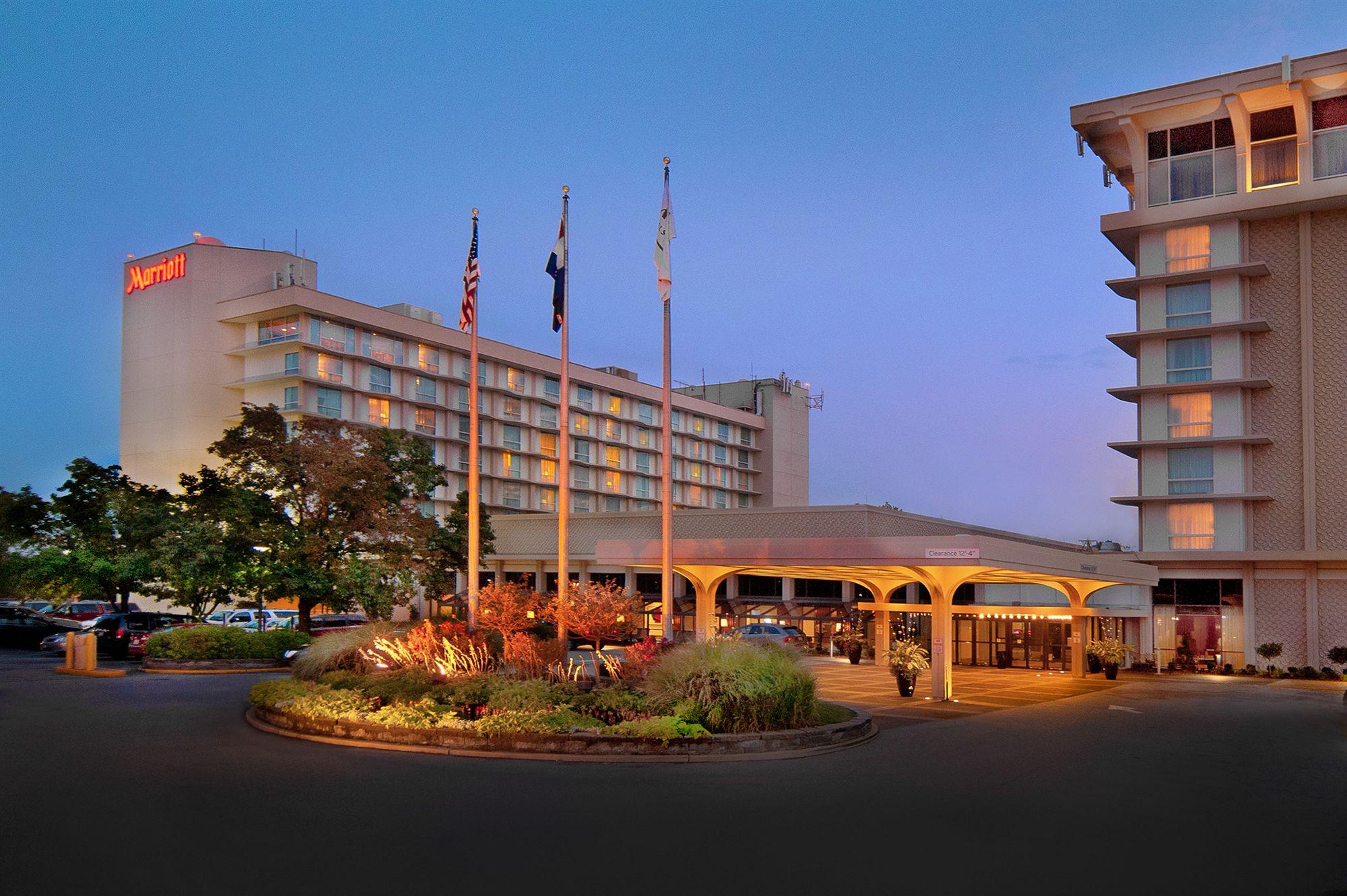 Marriott St. Louis Airport Hotel Edmundson Екстериор снимка