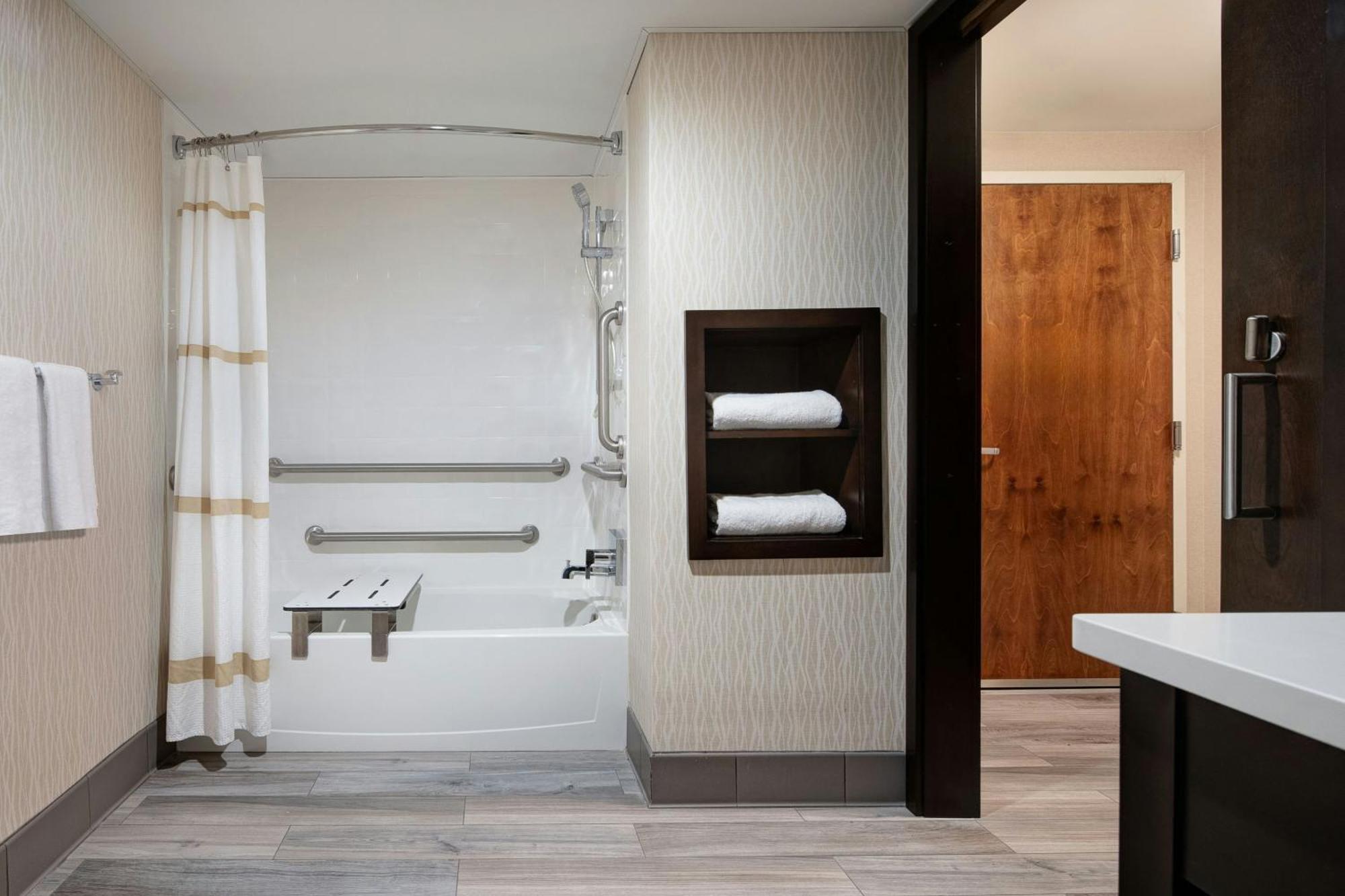 Marriott St. Louis Airport Hotel Edmundson Екстериор снимка