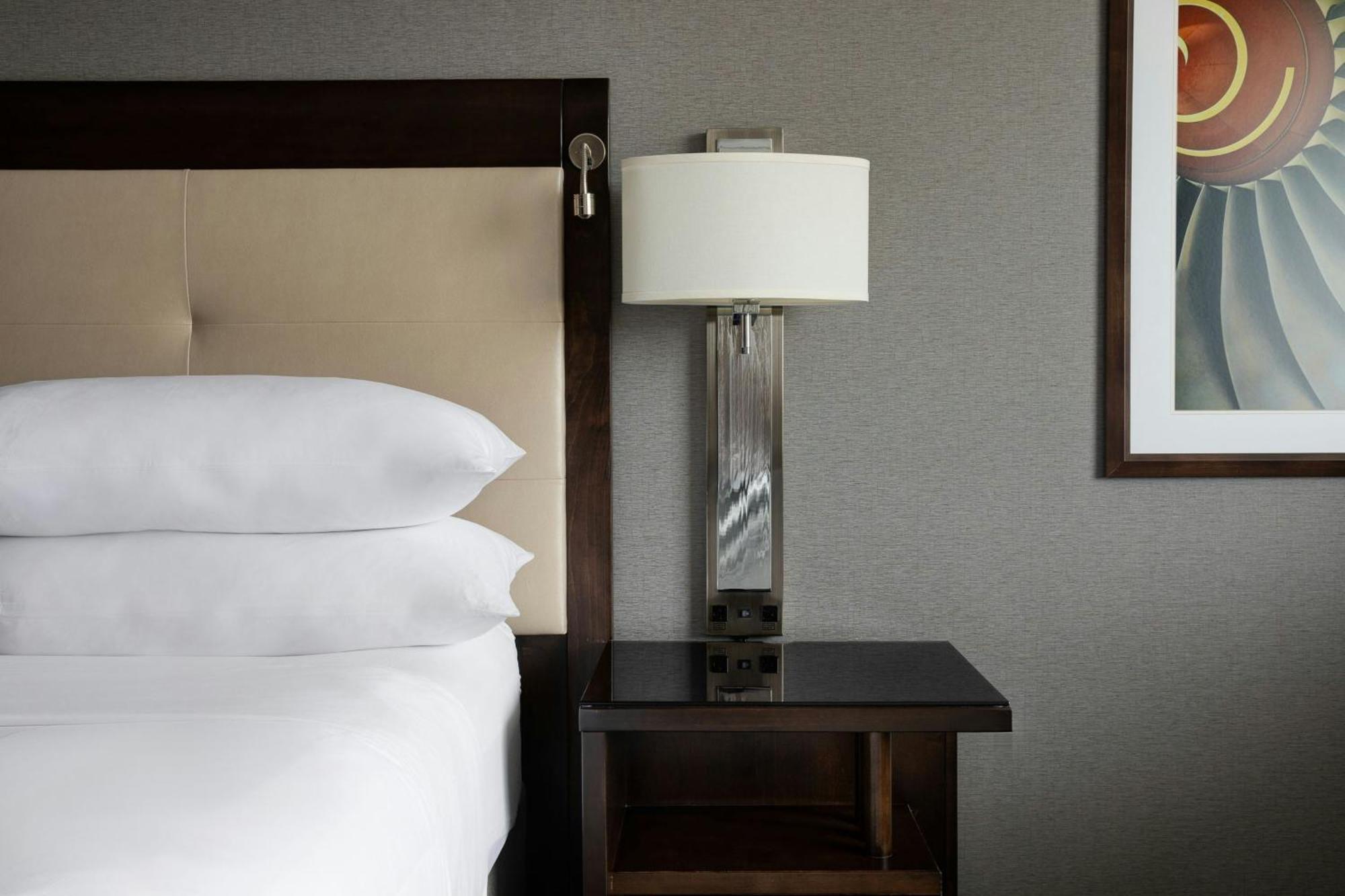 Marriott St. Louis Airport Hotel Edmundson Екстериор снимка